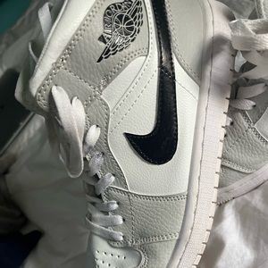 WOMENS AIR JORDAN 1s